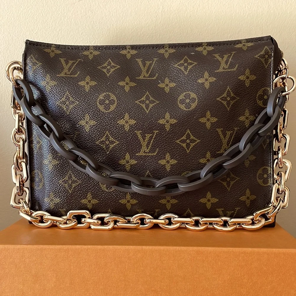 Louis Vuitton monogram toiletry 26 - Picture 4 of 17